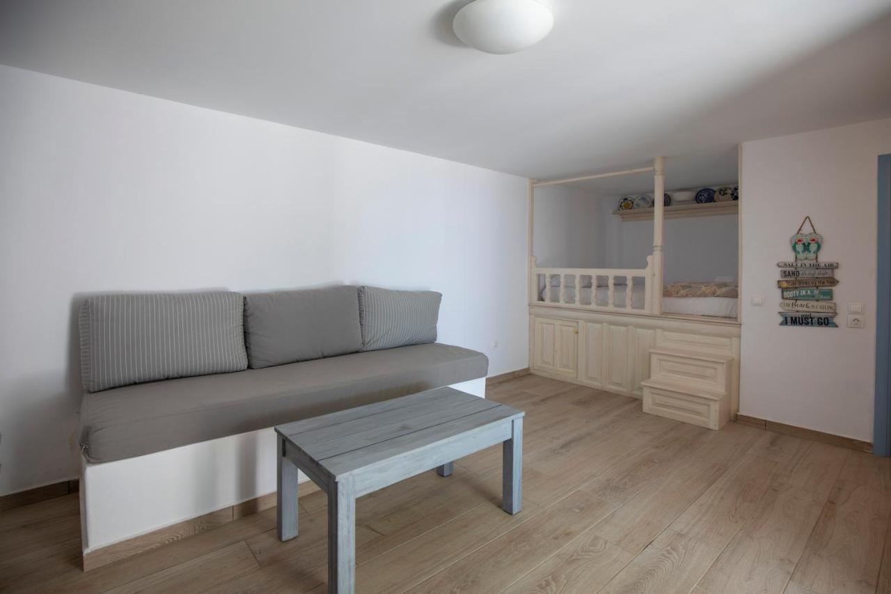 Thea Menetes Apartment Menetai Exterior photo